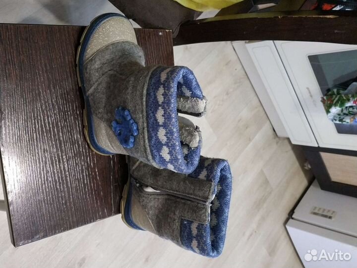 Шапка, куртка, валенки