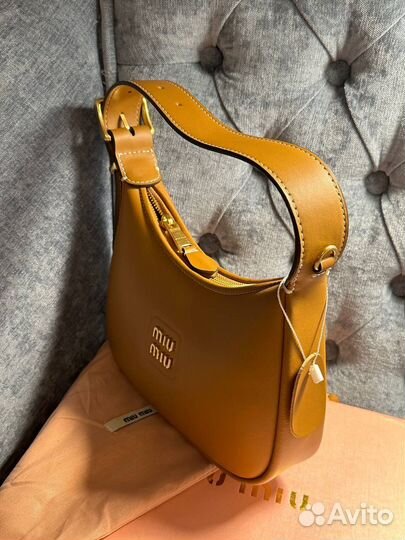 Сумка Miu Miu Leather Hobo bag