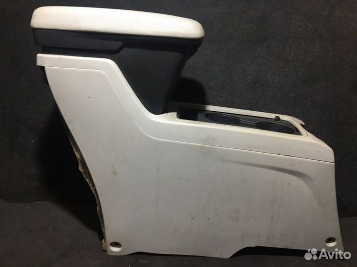 Подлокотник Opel Antara 2.2 A22DM 2011