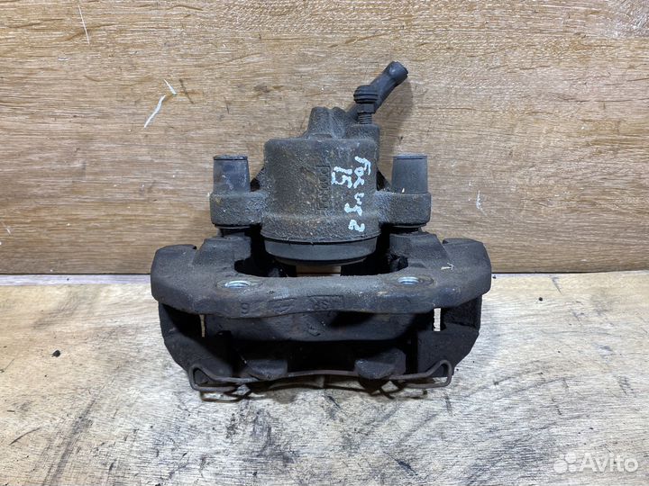 Суппорт передний правый Ford Focus 2 S77