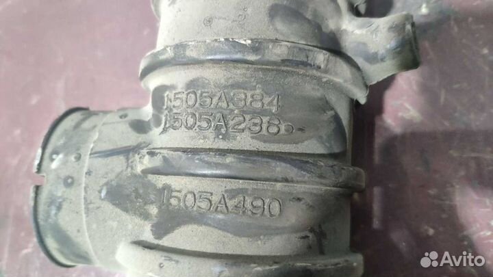 Патрубок воздушного фильтра Mitsubishi Pajero 4