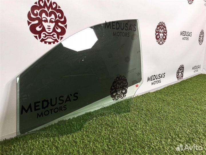 Стекло двери переднее левое Mercedes-Benz