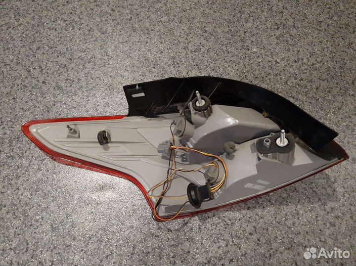 Фонарь задний правый Форд Фокус 3