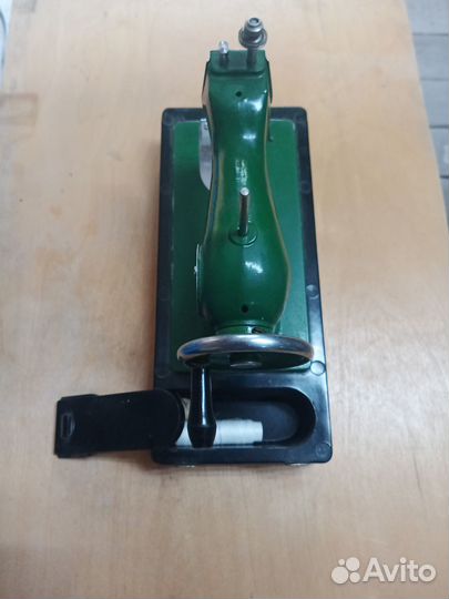 Детская швейная машинка СССР