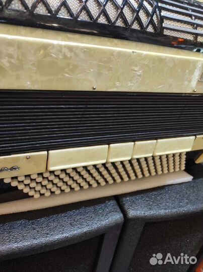 Крутой белый аккордеон,полный 4/4