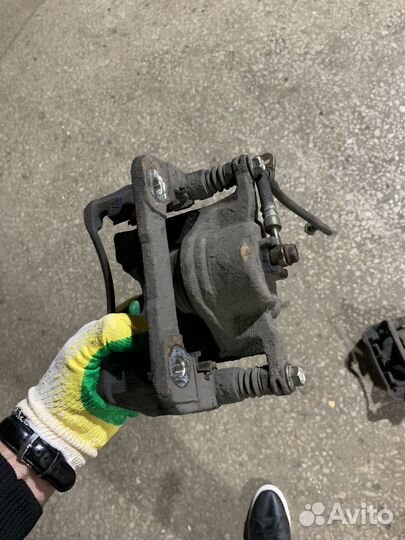 Суппорт передний левый правый honda civic 4d