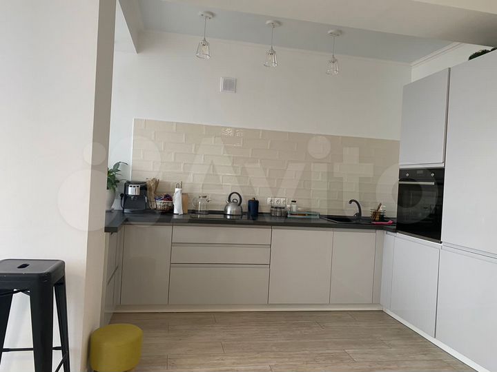 3-к. квартира, 110 м², 1/6 эт.