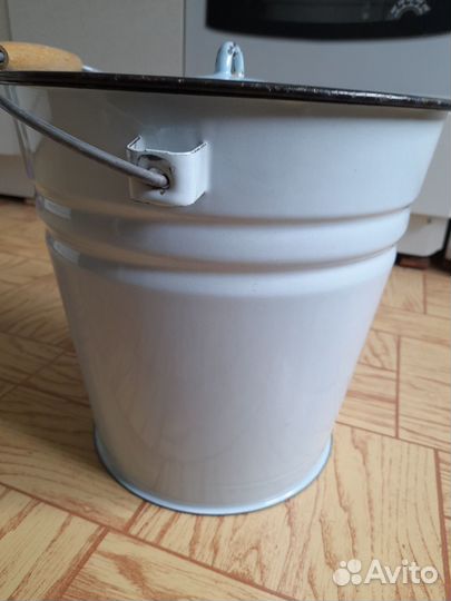 Эмалированное ведро с крышкой, 12 литров