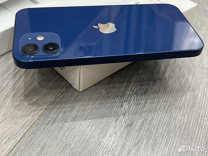 iPhone 12, 64 ГБ