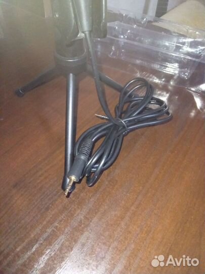 Микрофон со штативом