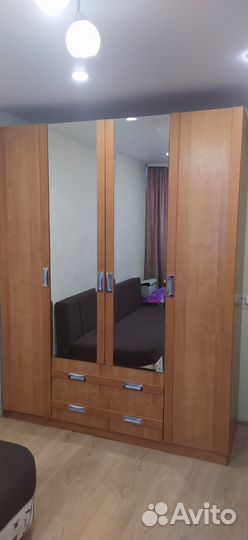 Шкаф распашной с зеркалом бу