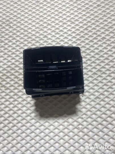 Дефлектор правый торпеды mercedes w202