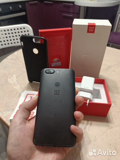 Телефон oneplus 5t