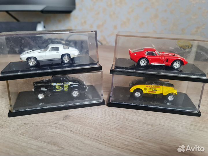 Hot wheels 100% 1:64