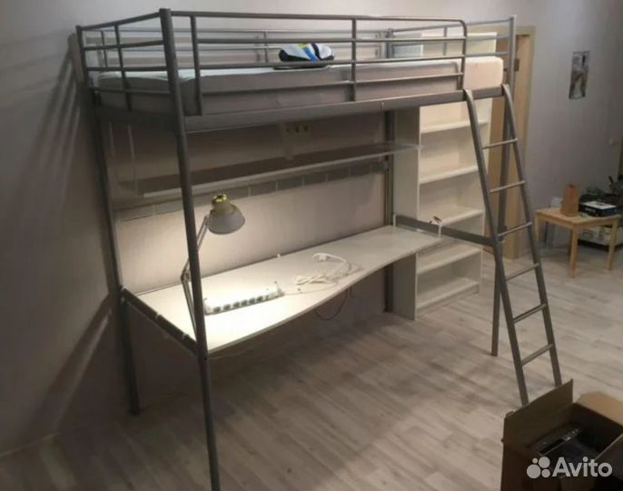 Кровать чердак со столом IKEA
