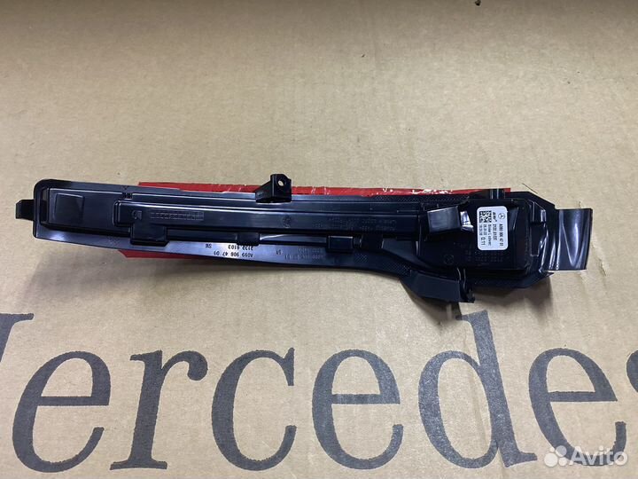 Повторитель поворота левый Mercedes W213