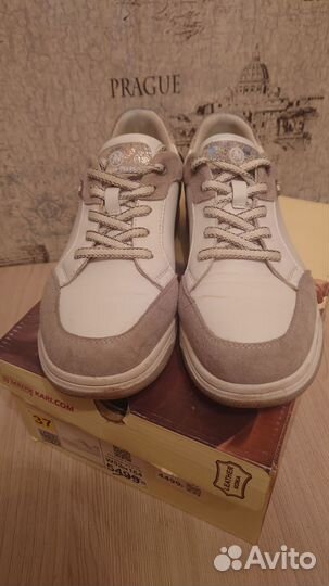 Кроссовки женские