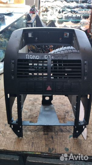 Центральная консоль Фольксваген Поло 2007 год