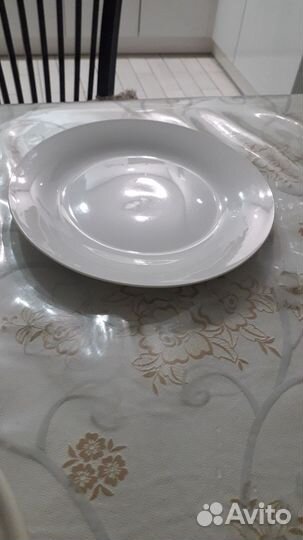 Тарелка белая новая,23-24 см