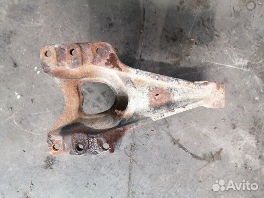 Кронштейн реактивной тяги International