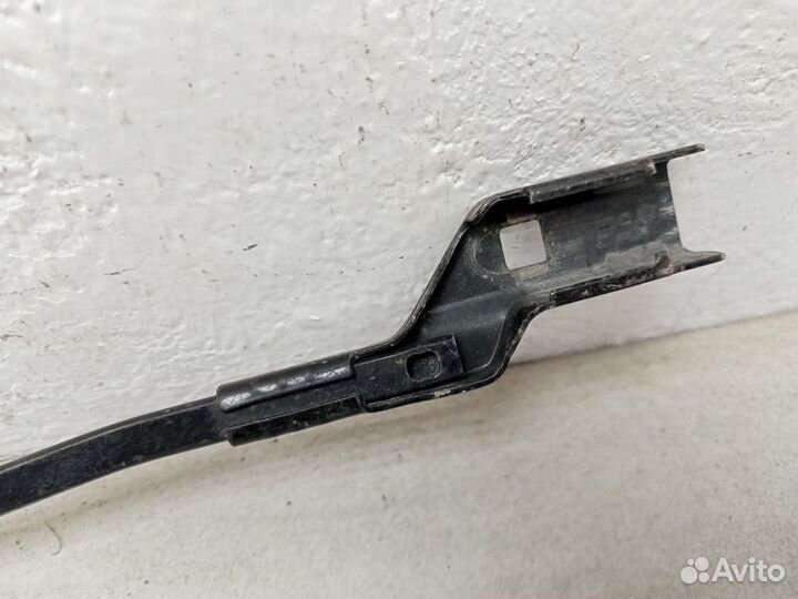 Поводок стеклоочистителя передний