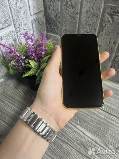 Телефон iPhone 11