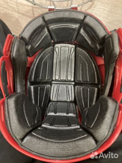 Хоккейный шлем
