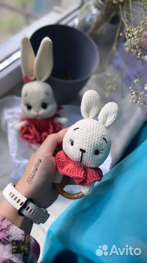 Мягкая игрушка заяц ручной работы и погремушка