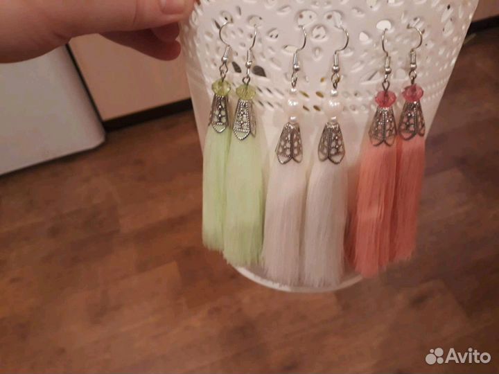 Серьги кисточки светящийся новые