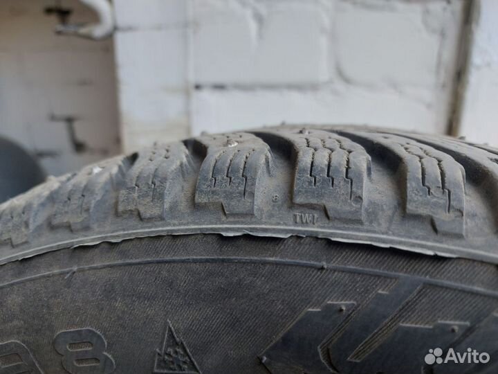 Nokian Tyres Hakkapeliitta 8 215/60 R16