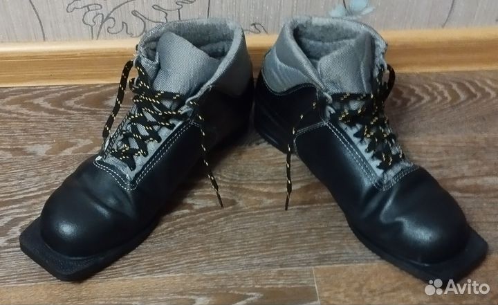 Лыжные ботинки