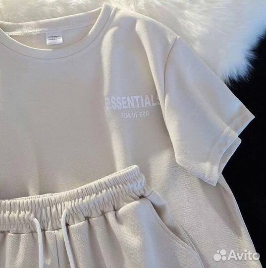 Летнйи костюм essentials