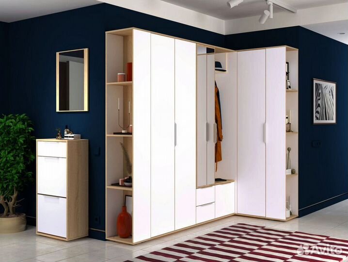 Узкий шкаф и обувница в прихожую