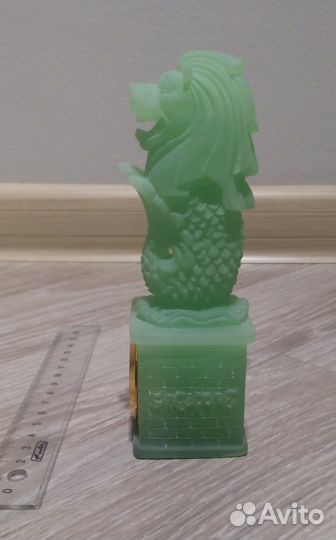 Статуэтка Сингапур - настольные часы (фосфорирует)