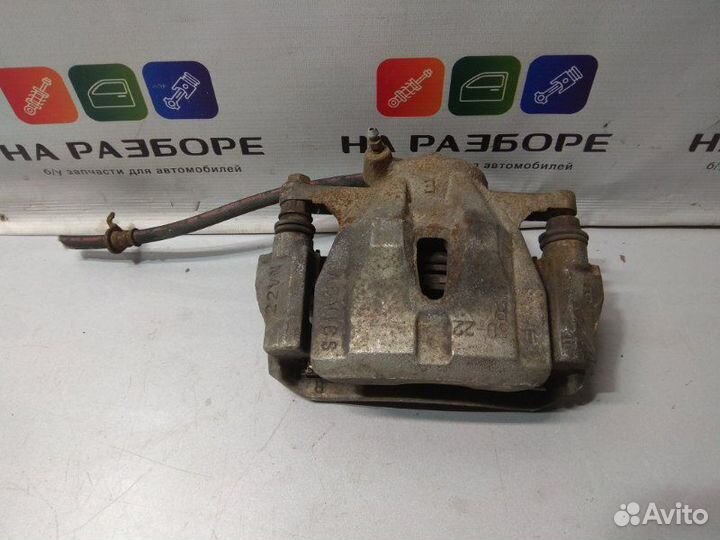 Суппорт передний правый Toyota Corolla E150