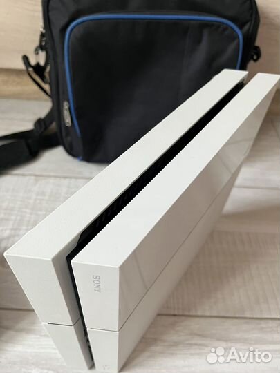 Sony PlayStation 4 + 2 геймпада White