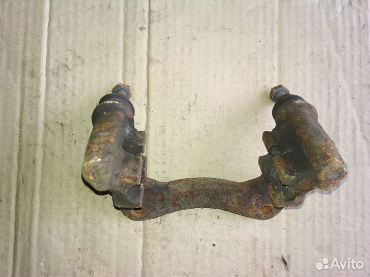 Скоба заднего суппорта Audi A6 C4 100 C4