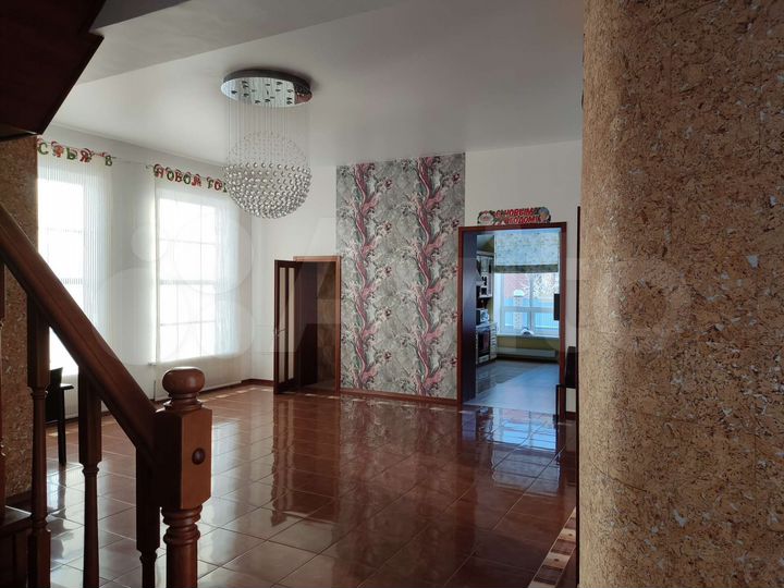 Дом 300 м² на участке 10 сот.