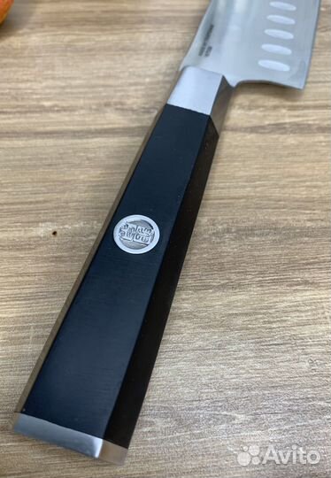 Японский кухонный нож Сантоку