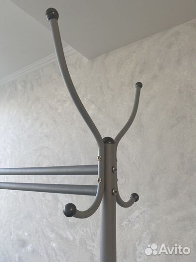 Вешалка для верхней одежды напольная