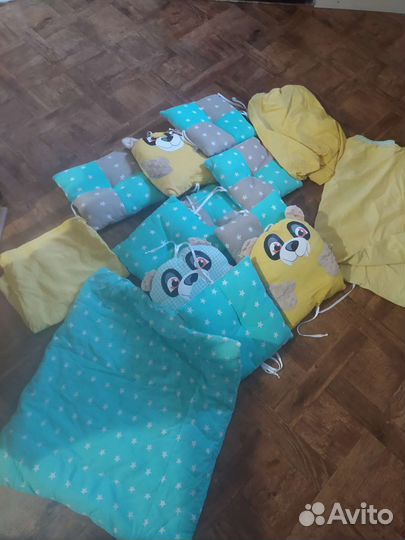 Комплект бортиков в кроватку и постельное белье