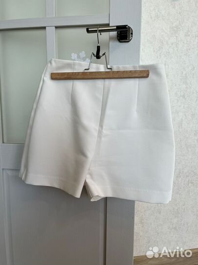 Шорты женские белые