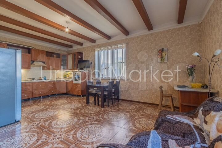 Коттедж 250 м² на участке 10,3 сот.