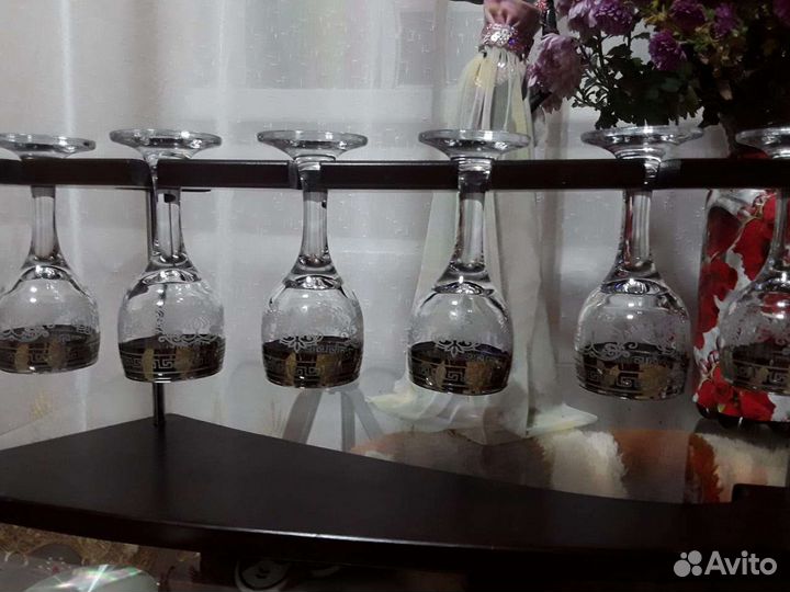 Стойка с рюмками