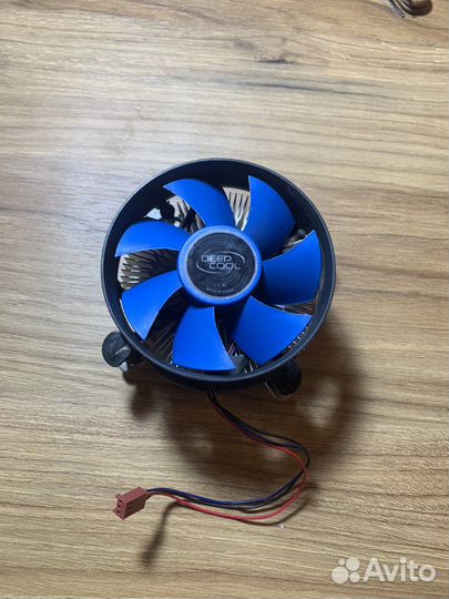 Материнская плата с процессором и куллером