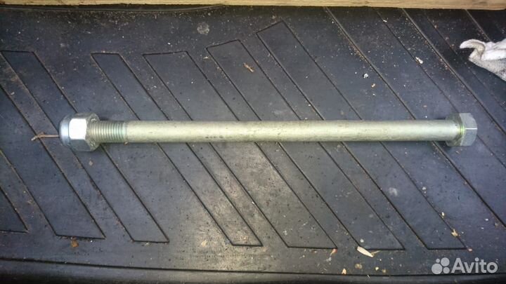 Ось верхнего рычага ваз2101-07 новая