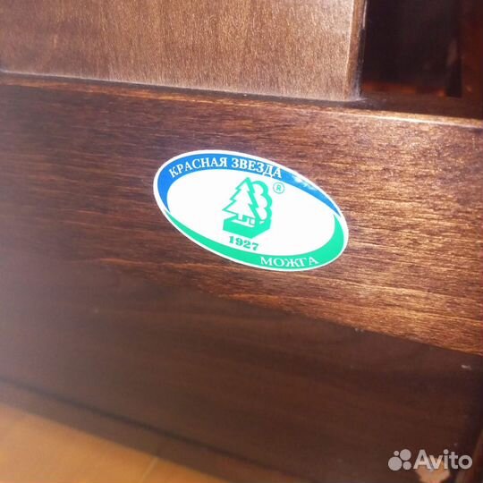 Детская кроватка с маятником