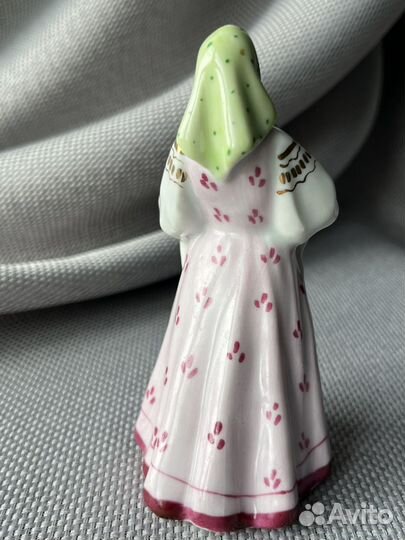 Фарфоровая статуэтка 