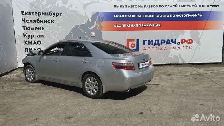 Трос стояночного тормоза центральный Toyota Camry