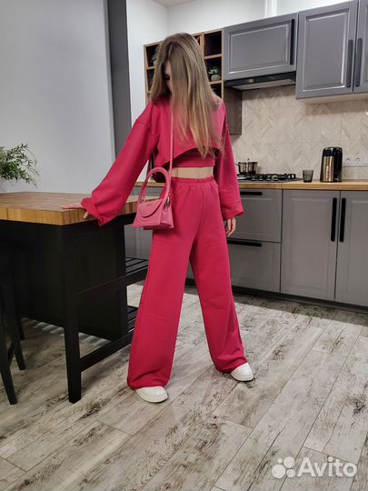 Женский спортивный костюм